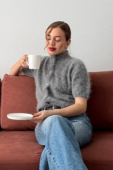Strickpullover Mit Flauschiger Struktur Und Knopfleiste