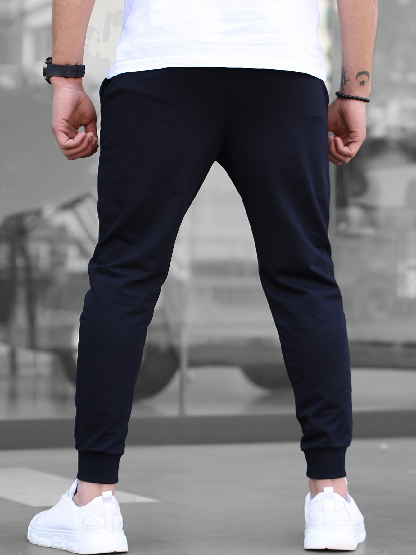 Detailansicht der Herren Jogginghose mit schmalem Bein und bequemem Sitz