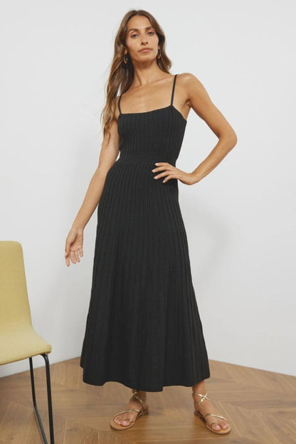 Plissiertes Midikleid aus Strick mit Spaghetti-Trägern