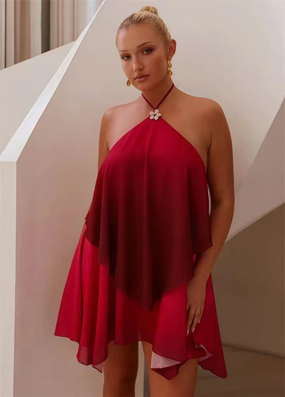 Elegantes kurz geschnittenes Kleid mit pinkfarbenem Farbverlauf und Rüschen