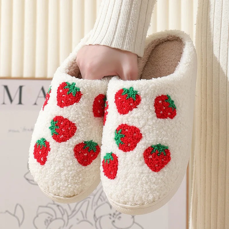 Kuschelhausschuhe mit Erdbeeren