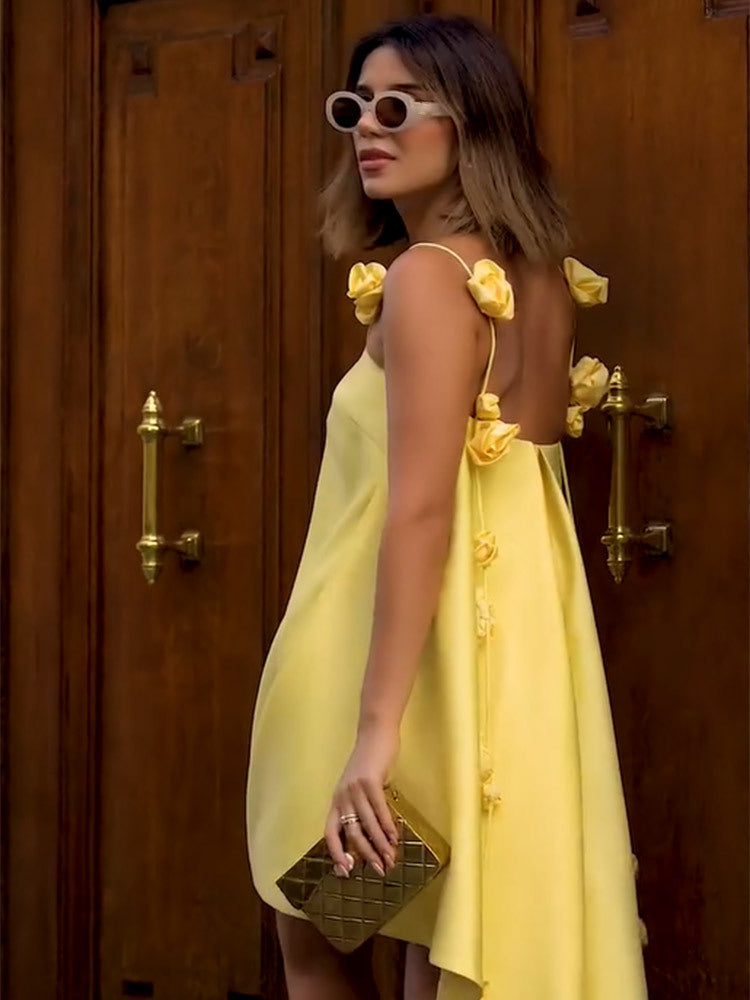 Rückenfreies Minikleid mit 3D-Rosen-Trägern Gelb