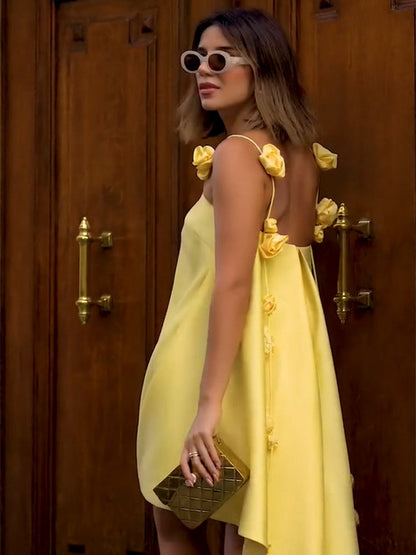 Rückenfreies Minikleid mit 3D-Rosen-Trägern Gelb