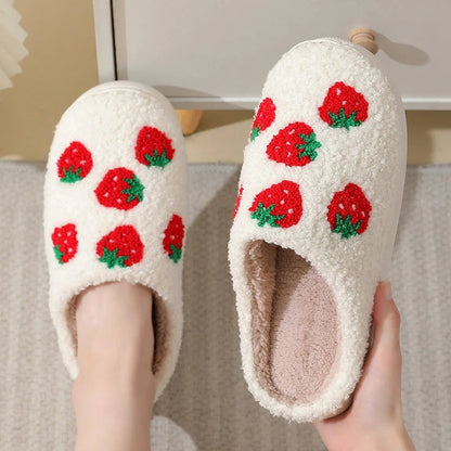 Kuschelhausschuhe mit Erdbeeren