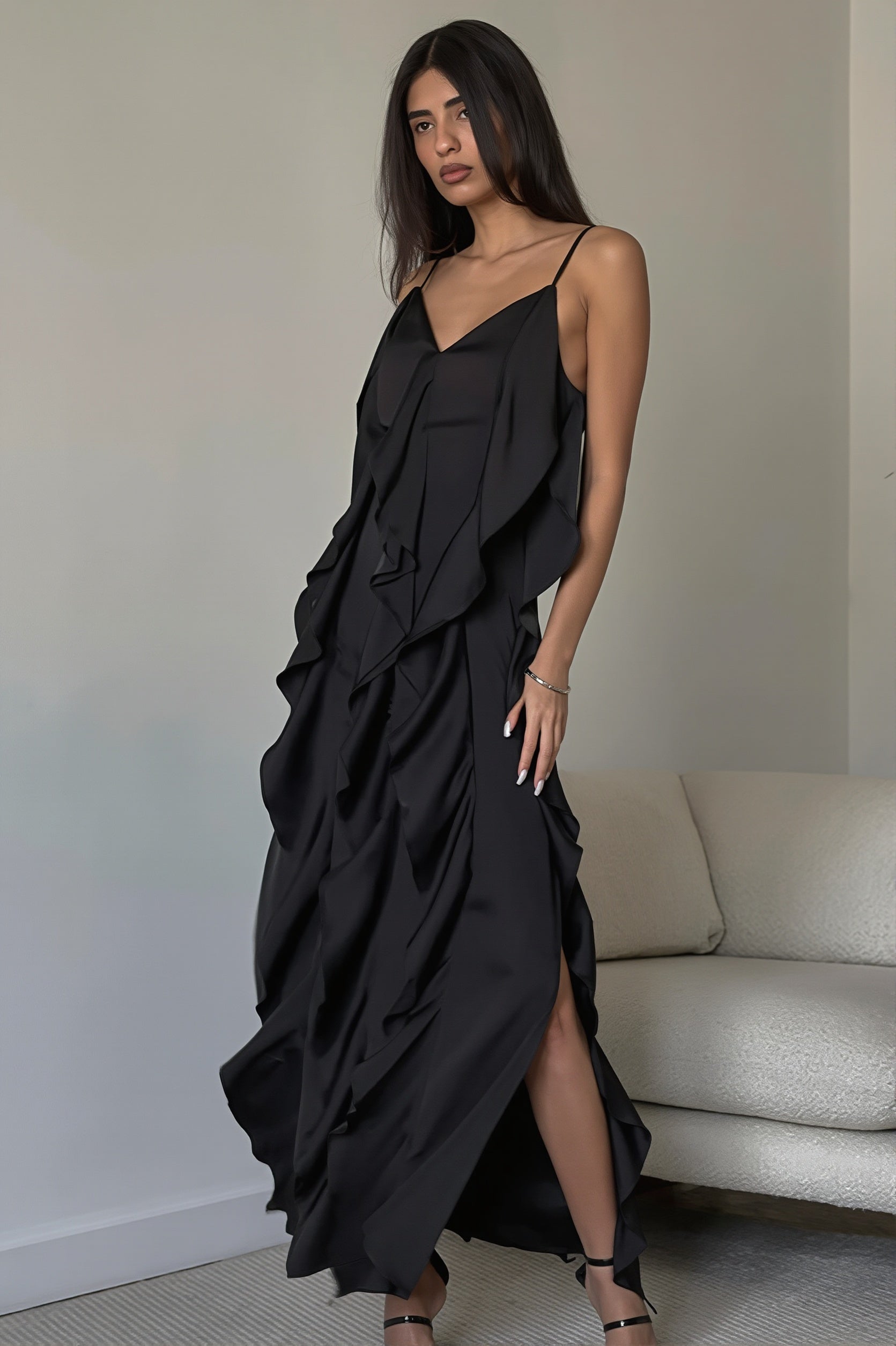 Maxikleid für Damen mit fließender Silhouette und Rüschensaum