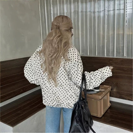 Elegante Damenjacke im kurzen Schnitt mit Tupfendessin