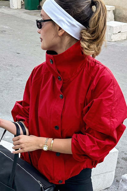 Windbreaker-Jacke mit Stehkragen und Tunnelzug in der Gesamtansicht