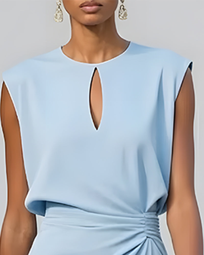 Knielanges Damenkleid mit taillierter Passform und asymmetrischem Saum