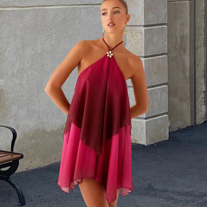 Elegantes kurz geschnittenes Kleid mit pinkfarbenem Farbverlauf und Rüschen
