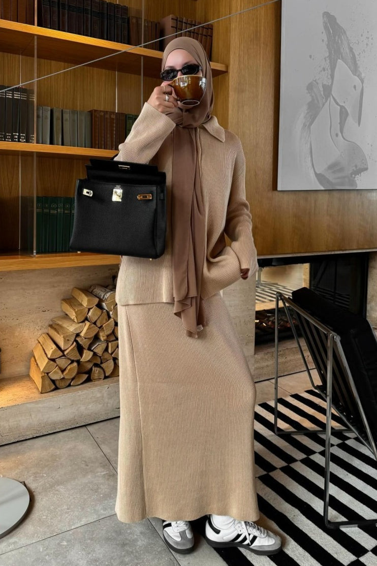 Damen-Strickset mit figurbetontem Cardigan und Midirock