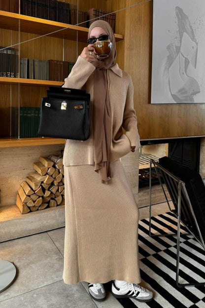 Damen-Strickset mit figurbetontem Cardigan und Midirock