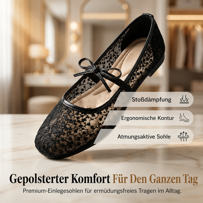 Spitze Damen-Flats mit Zierschleife als stilvolle Gesamtansicht