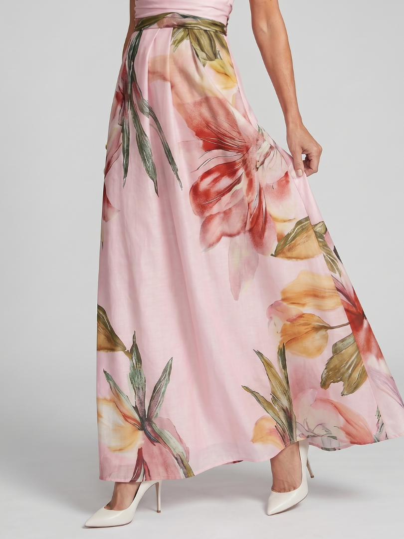 Elegantes Damen-Maxikleid als festlicher Sommer-Look