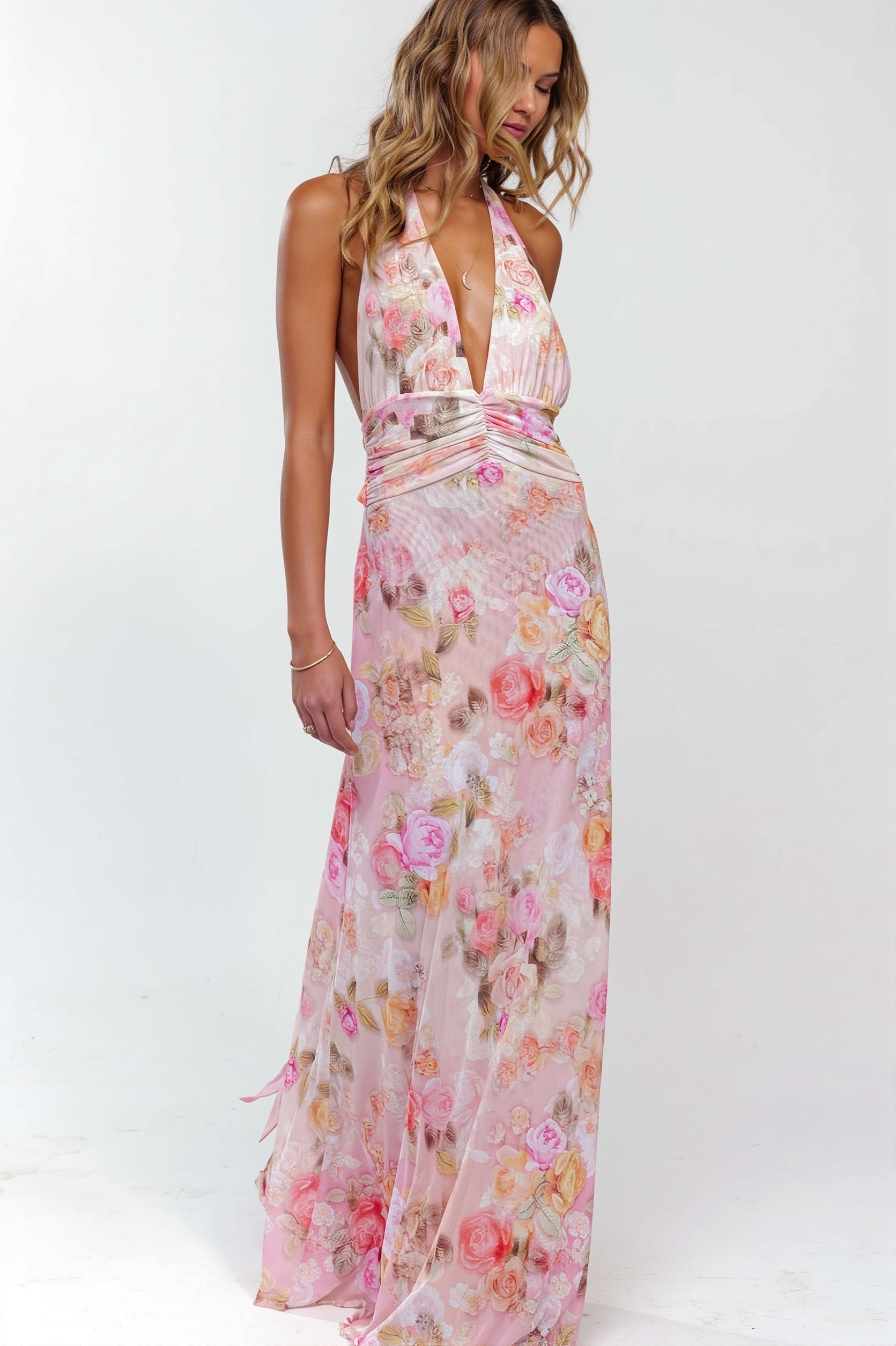 Damen Maxikleid mit Print, Halterneck und rückenfreiem Schnitt vorn gezeigt