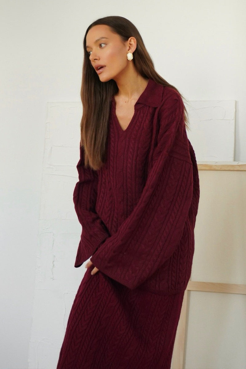 Detailaufnahme des Zopfmusters am gestrickten Oberteil