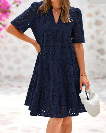 Elegantes Sommerkleid mit Spitzenvolantdetails