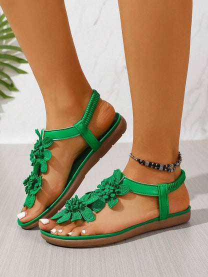 Sommerliche Damen Sandalen mit Fersenriemen in Nahaufnahme