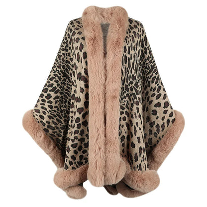 Weicher Damenschal im Leopardenmuster als elegantes Modeaccessoire