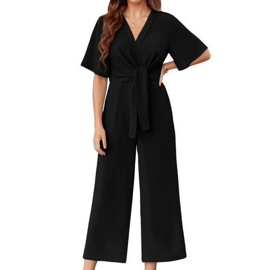 Damen Jumpsuit mit V-Ausschnitt und Taillenknoten in eleganter Frontansicht
