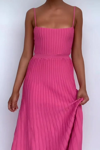 Plissiertes Midikleid aus Strick mit Spaghetti-Trägern