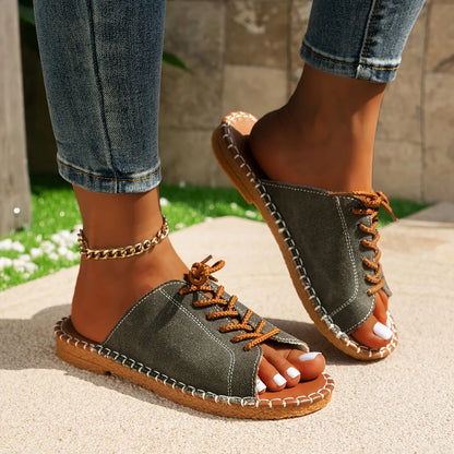 Riemchensandalen im Vintage-Stil für Damen in schräger Ansicht