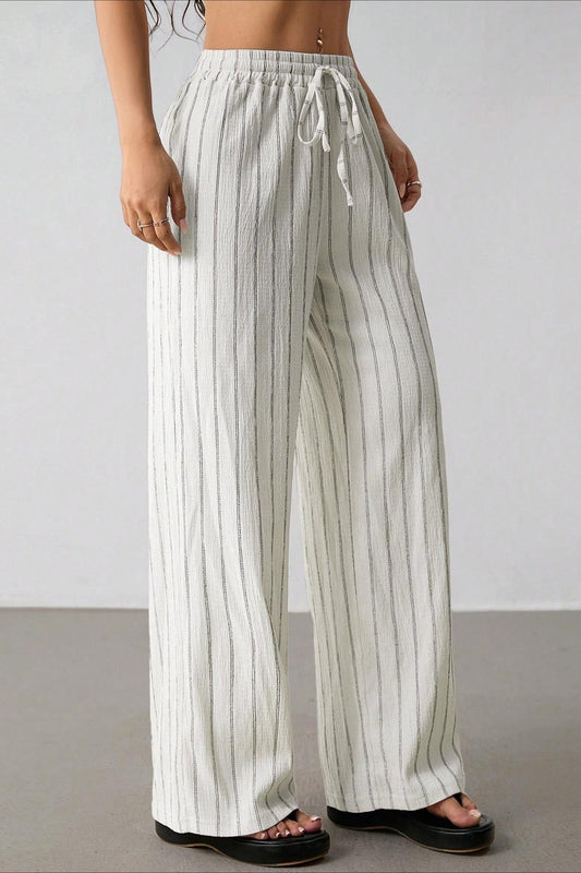 Damen weite Hose mit Streifen und Colorblock in Vorderansicht