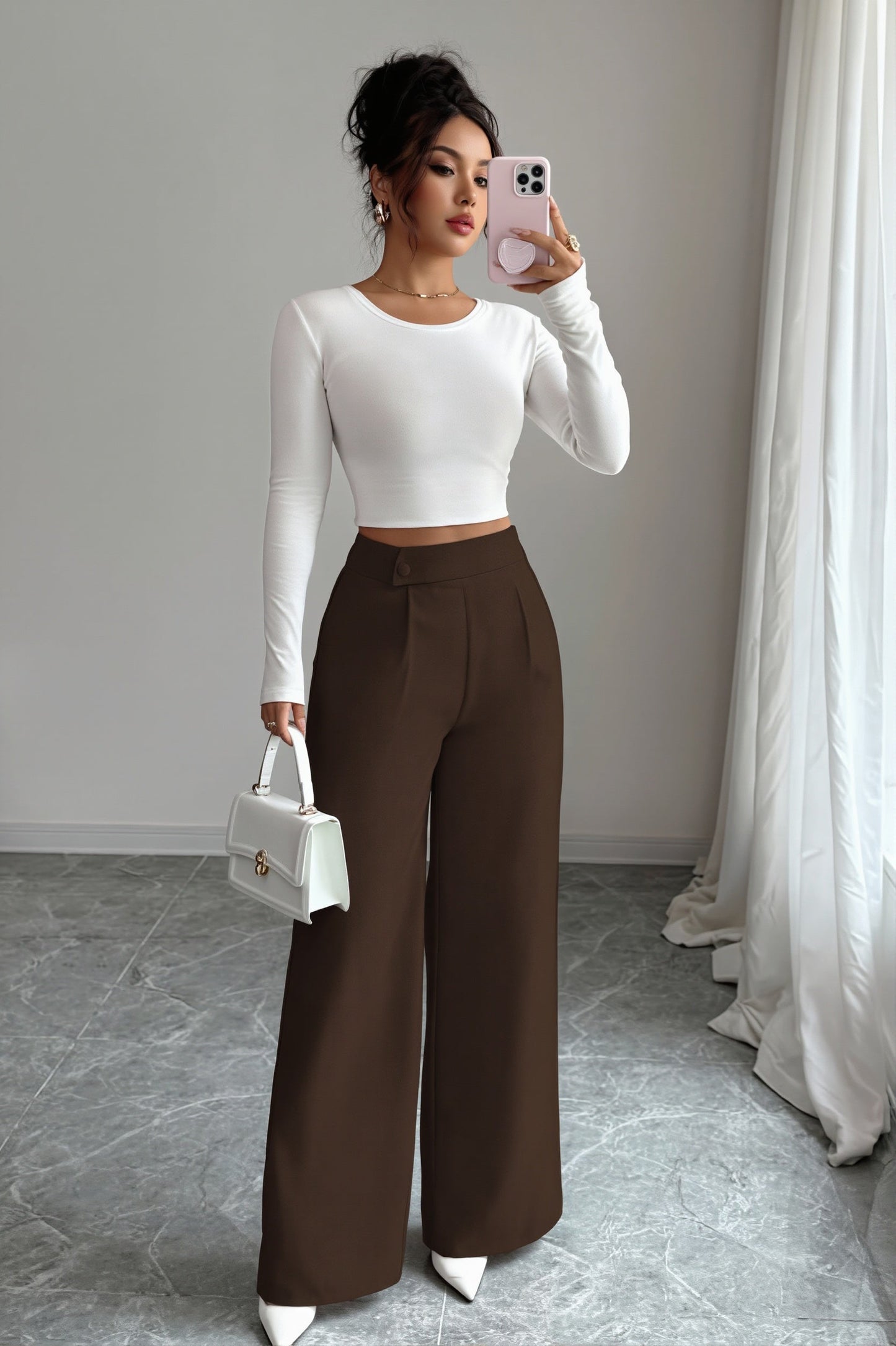 Modische weite Damenhose mit Patchwork-Optik frontal dargestellt