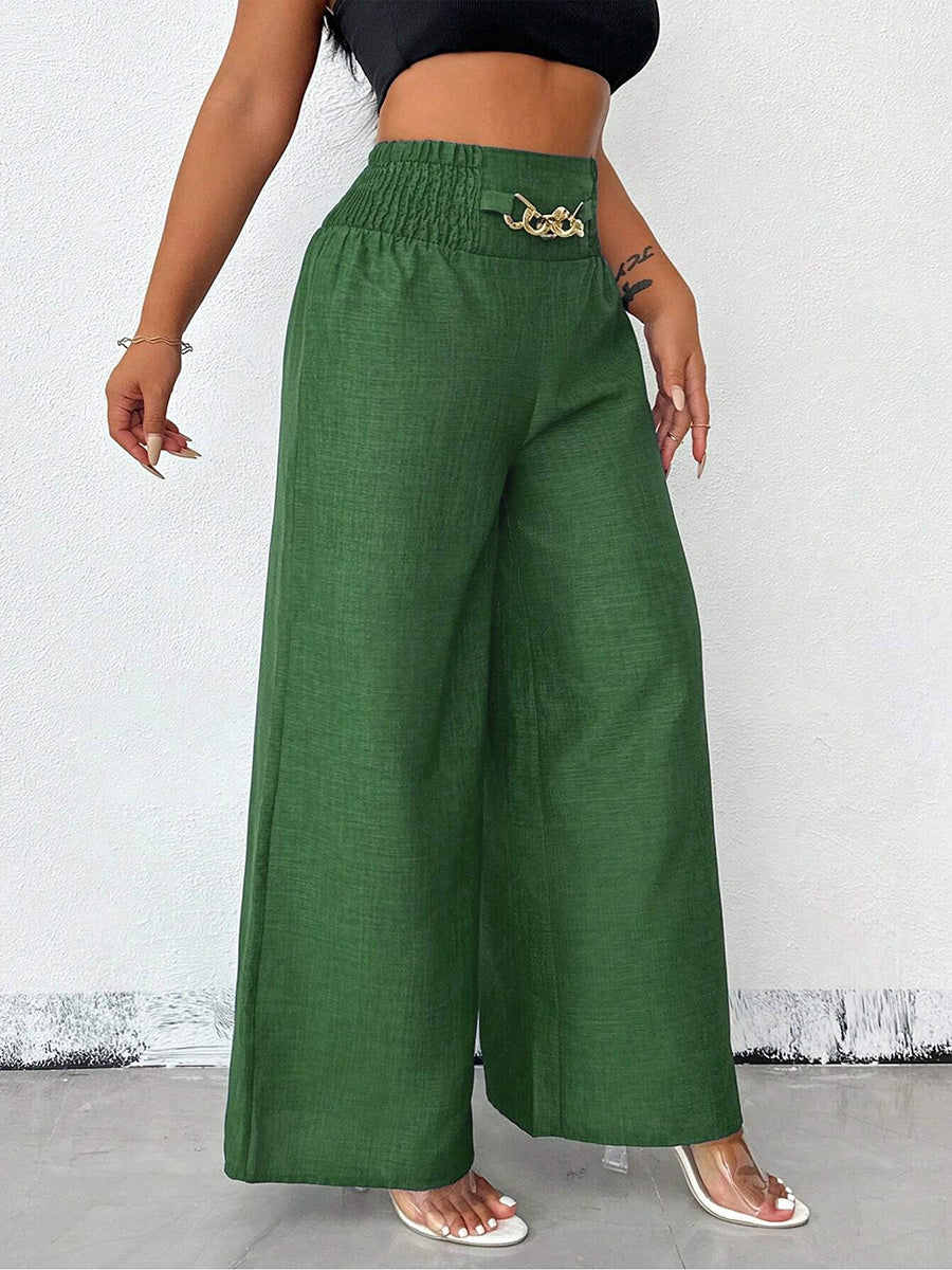 Damenhose mit weiter Passform und geradem Bein in Nahaufnahme