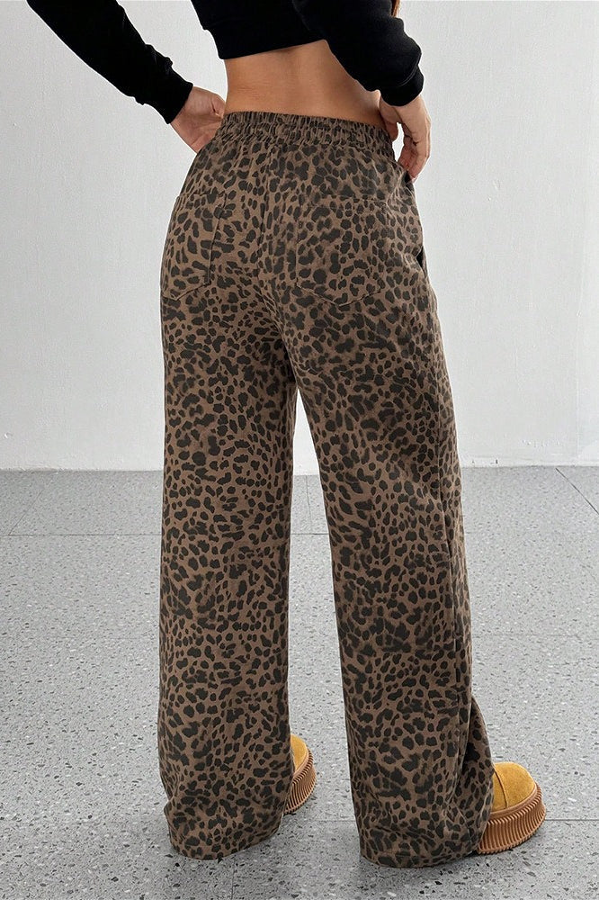Weite Damenhose im Leo-Print mit elastischer Silhouette, Seitenansicht