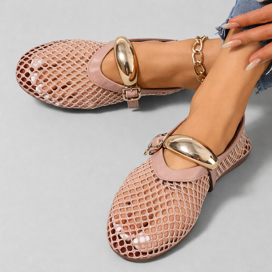 Damen Mary Jane Schuhe mit Mesh-Obermaterial und flacher Sohle in Seitenansicht