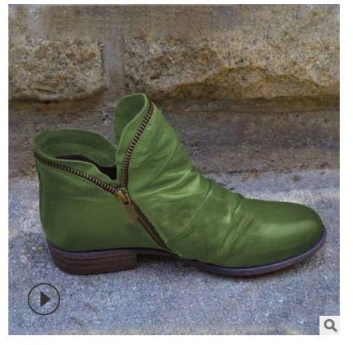 Paar knöchelhohe Lederstiefeletten für Damen