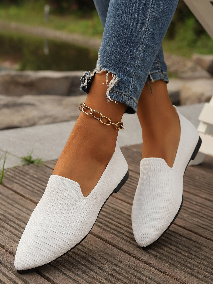 Damen-Ballerinas unifarben, schräg von vorn fotografiert