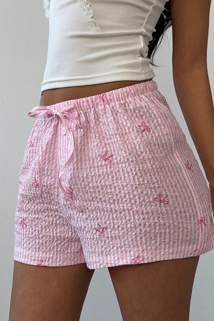 Casual Damen-Shorts in Rosa mit Streifen als kompletter Produktlook