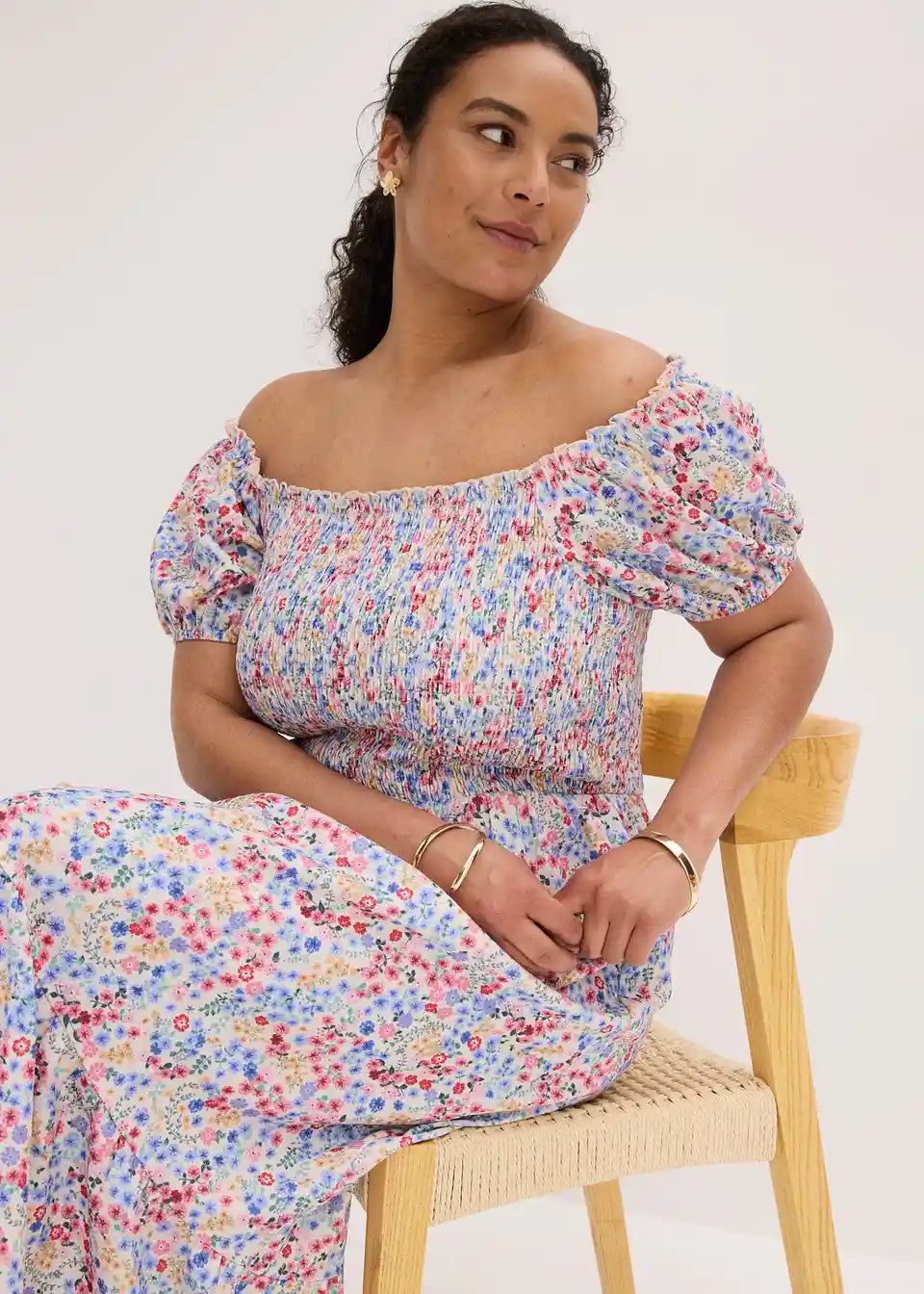 Damen Midikleid mit floralem Print in Rückansicht