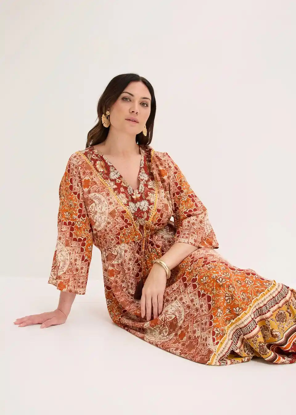 Langes Damenkleid im Boho-Stil mit lockerer Passform und Muster