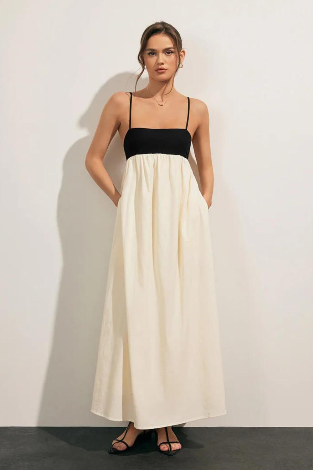 Leinenmischung Lässiges Midi-Kleid Schwarz und Weiß