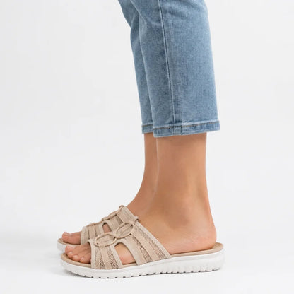 Damen Schlupfsandalen mit offener Form und breiter Passform, Detailansicht