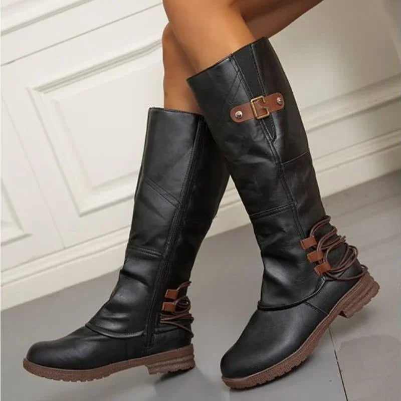 Kniehohe Damenstiefel in der Vorderansicht