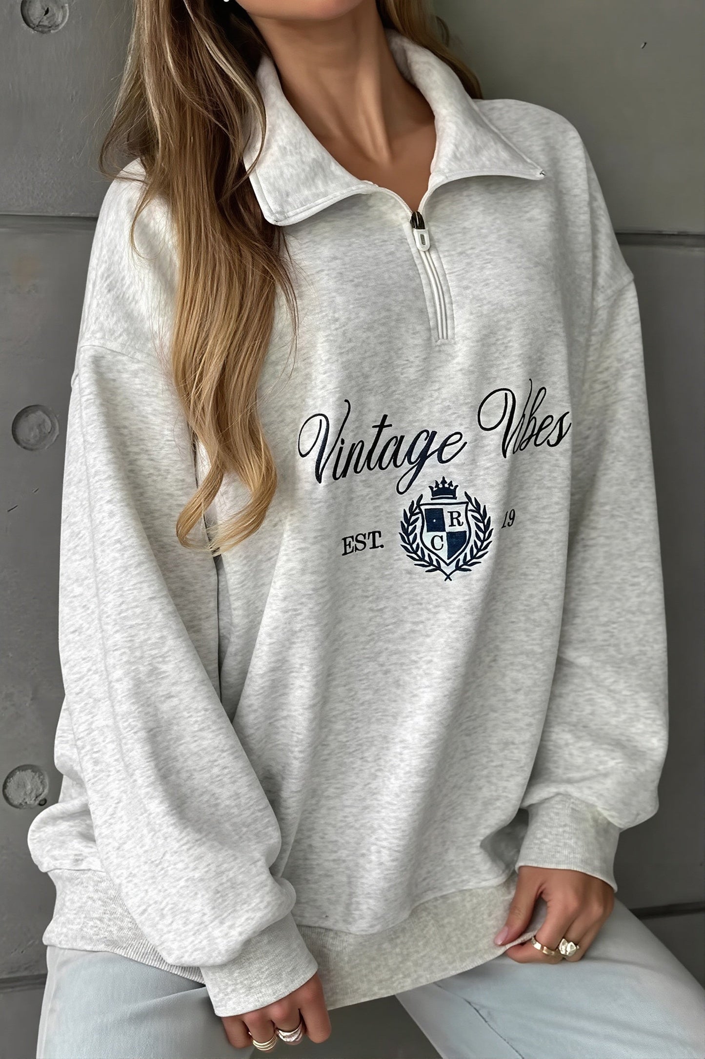 Damen Sweatshirt mit Quarter Zip im Vintage Look in Rückansicht