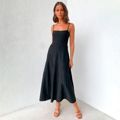 Plissiertes Midikleid aus Strick mit Spaghetti-Trägern