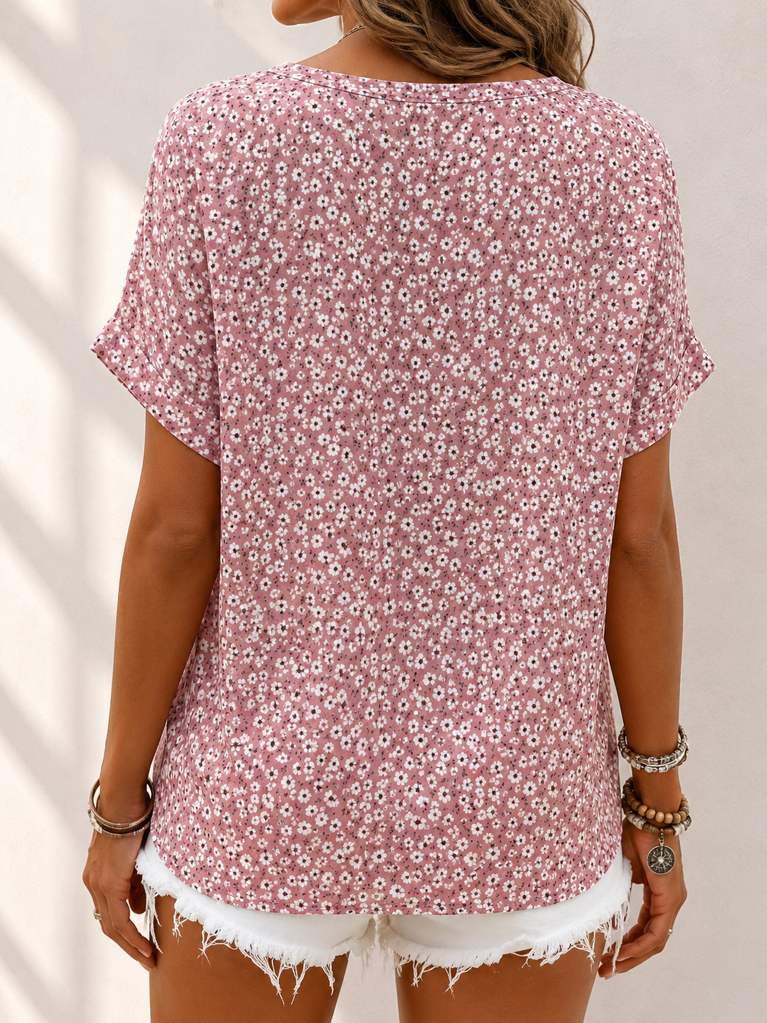 Damenbluse mit Blumenmuster als eleganter Freizeit- und Büro-Look