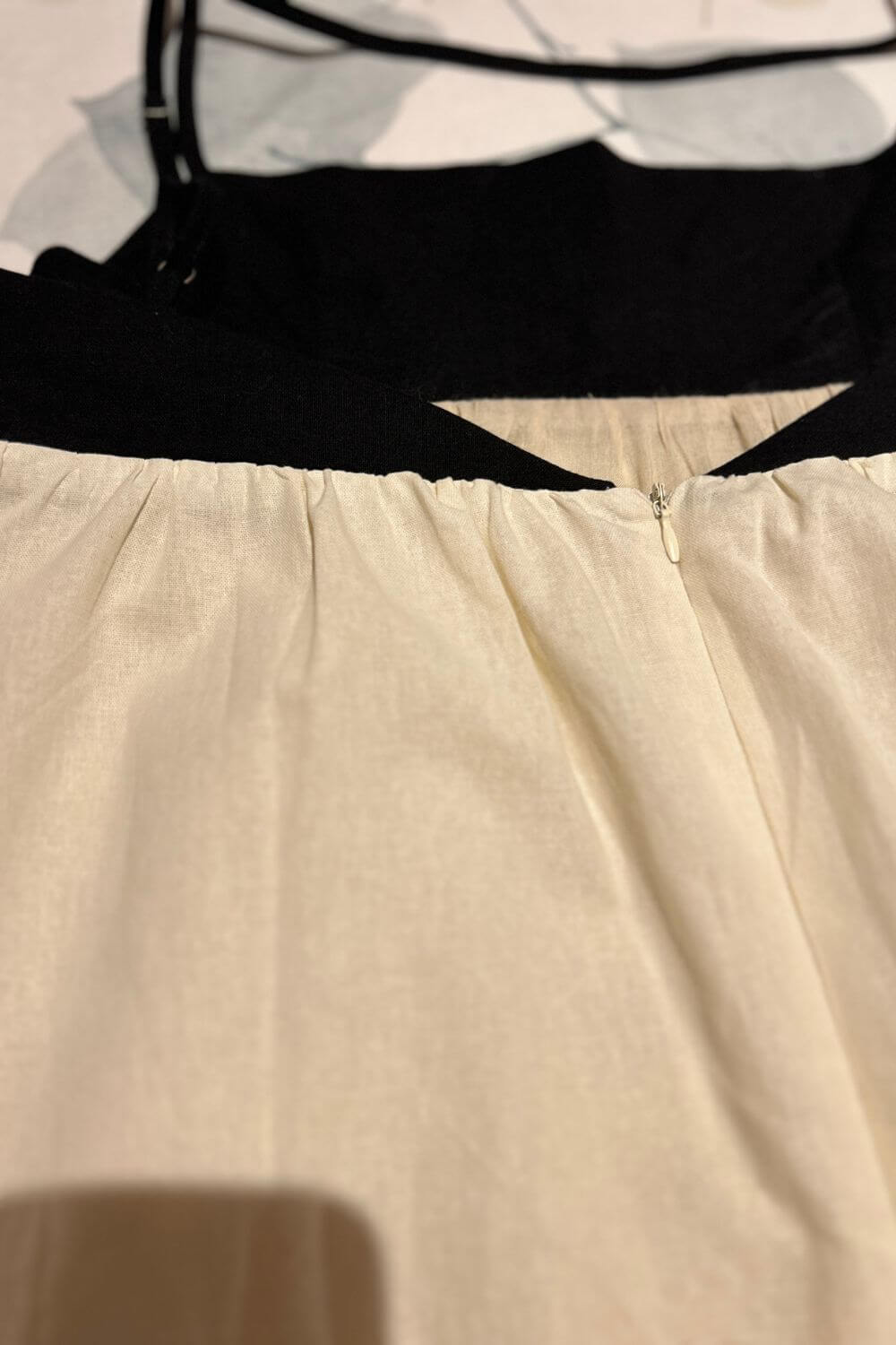 Leinenmischung Lässiges Midi-Kleid Schwarz und Weiß