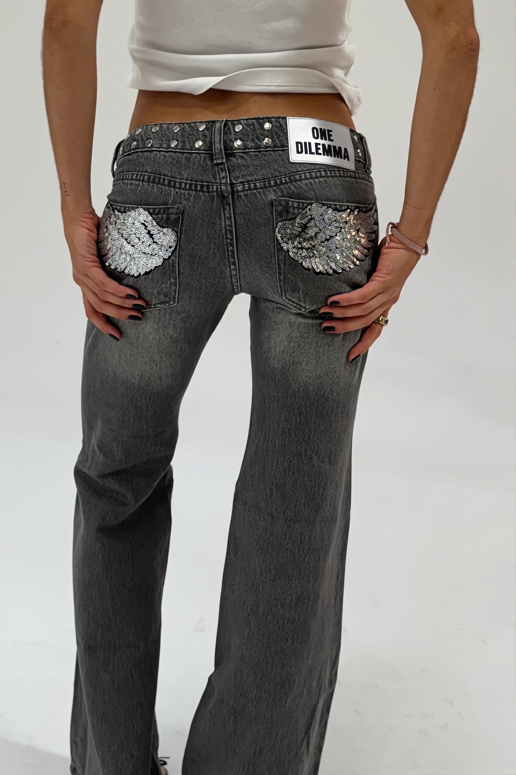 Damen weite Jeans mit Patchwork und Mid-Waist in Vorderansicht