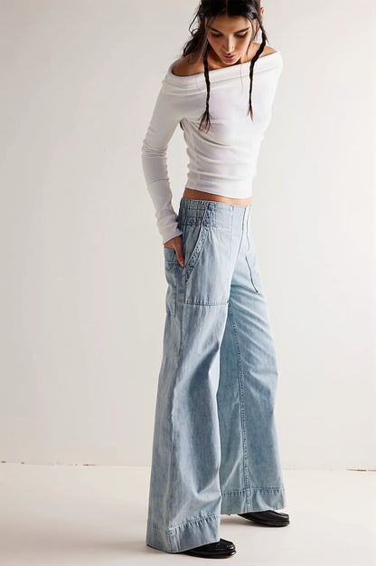 Rückansicht der lässigen Damen Baggy Jeans aus Denim