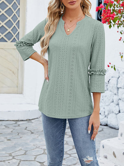 Damen T-Shirt in Jacquard-Optik mit V-Ausschnitt und 3/4-Ärmeln vorne gezeigt