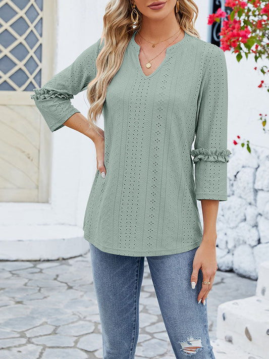 Damen T-Shirt in Jacquard-Optik mit V-Ausschnitt und 3/4-Ärmeln vorne gezeigt