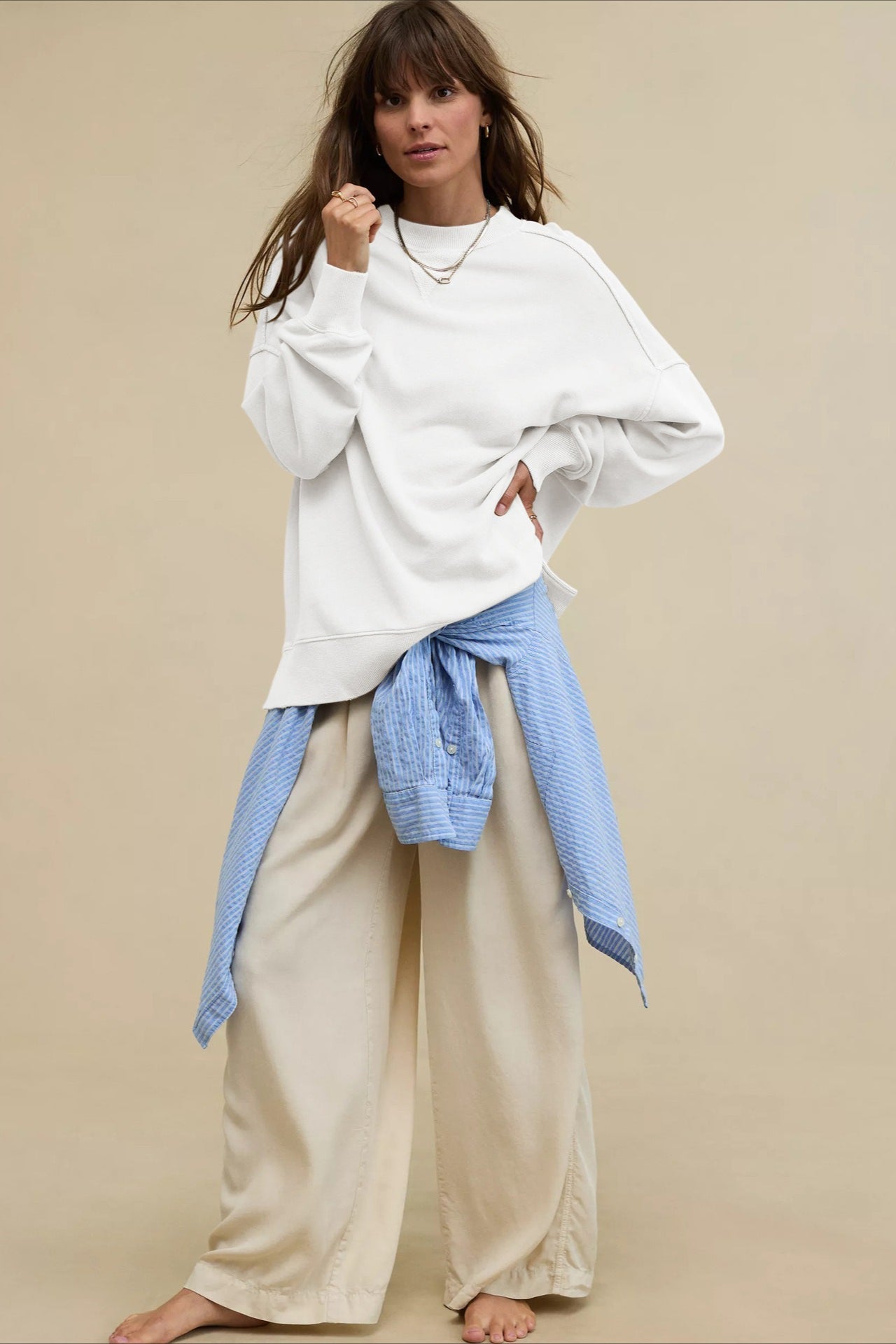 Locker fallendes Oversize Sweatshirt für Damen, Rückseite im Detail