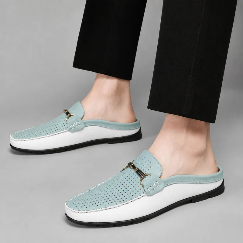 Herren Slipper von oben mit atmungsaktivem Obermaterial und runder Zehenpartie