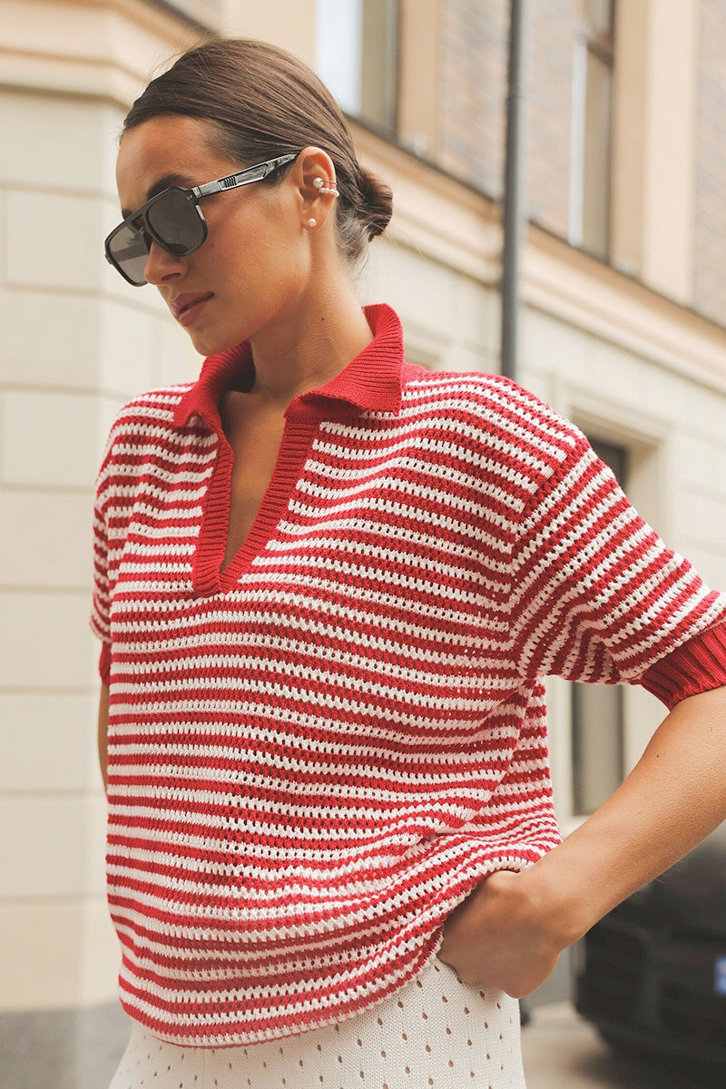 Gestreifter Pullover als vielseitiges Outfit für Alltag und Freizeit