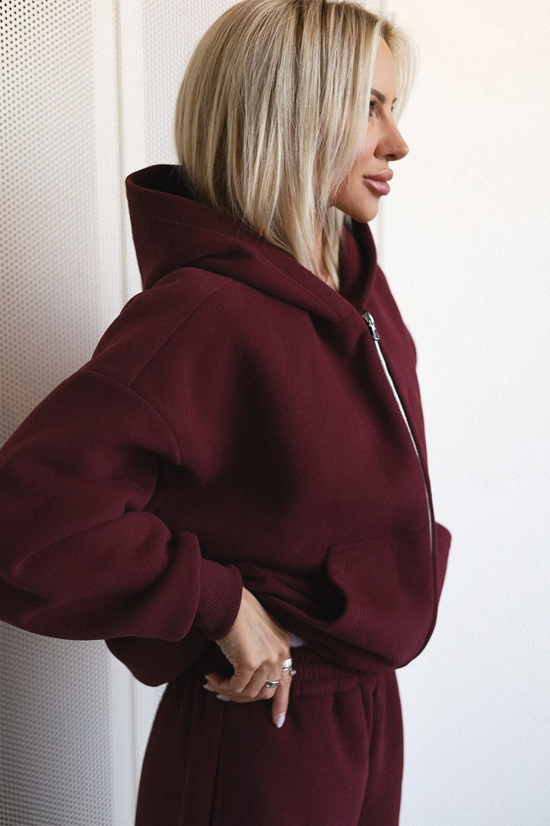 Vorderansicht des Hoodie-Jogginganzugs mit Reißverschluss